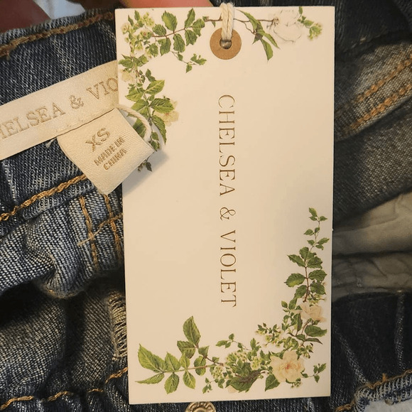 Chelsea & Violet Medium Wash Spring Blue Denim Cuffed Shorts XS NWT (4202) - Picture 4 of 6